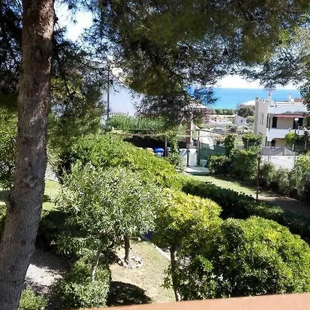 Ampio Giardino Vista Mare Lägenhet *
