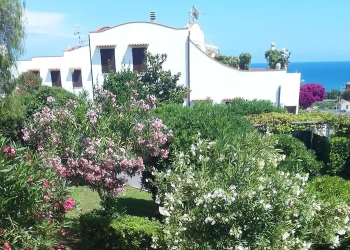 Ampio Giardino Vista Mare Apartment *