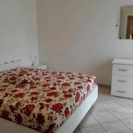 Ampio Giardino Vista Mare 아파트 세리알레