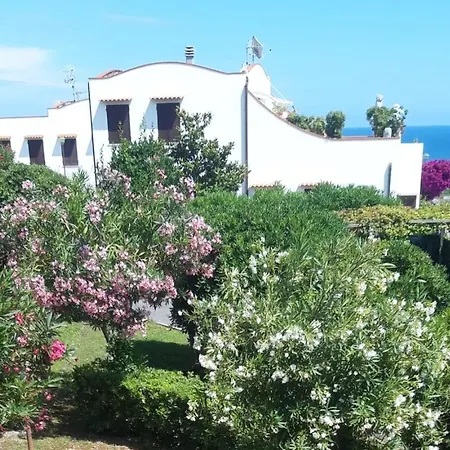 Ampio Giardino Vista Mare 公寓 *
