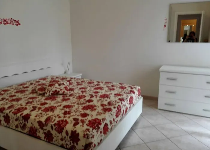 Ampio Giardino Vista Mare 아파트 세리알레