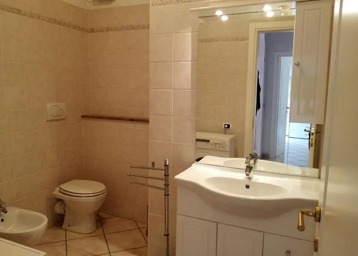 Ampio Giardino Vista Mare 아파트 세리알레